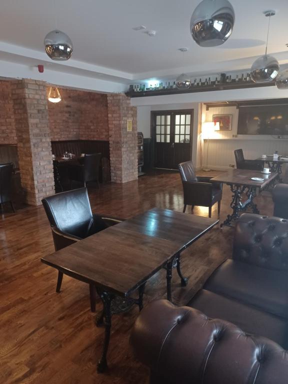 The Midway Bar & Guesthouse room 3