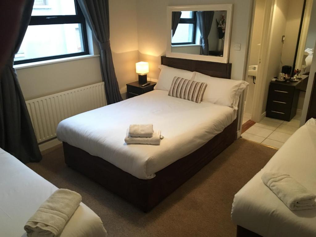 The Midway Bar & Guesthouse room 6